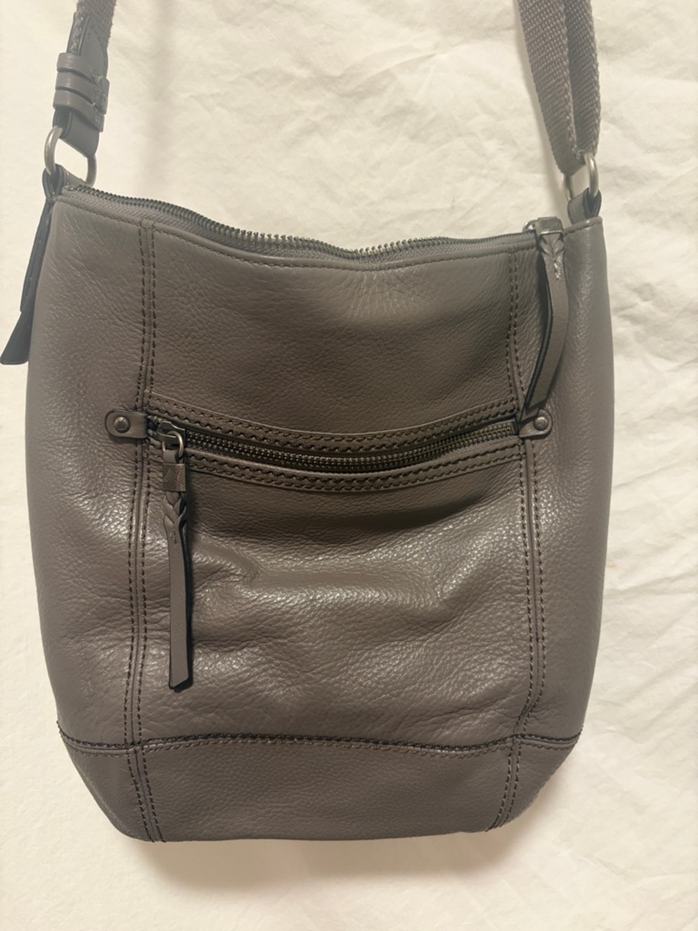 The Sak Pebbled Leather Shoulder Bag in Gray EUC